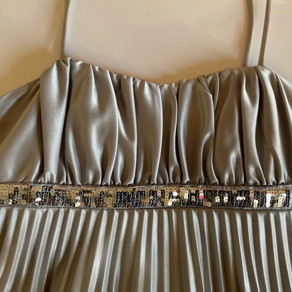 Silver Satin Party Dress with Sequin Waist and Plissé Skirt Size 4P - Picture 7 of 7